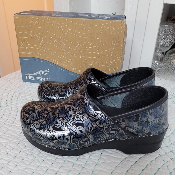 Dansko Shoes - Dansko